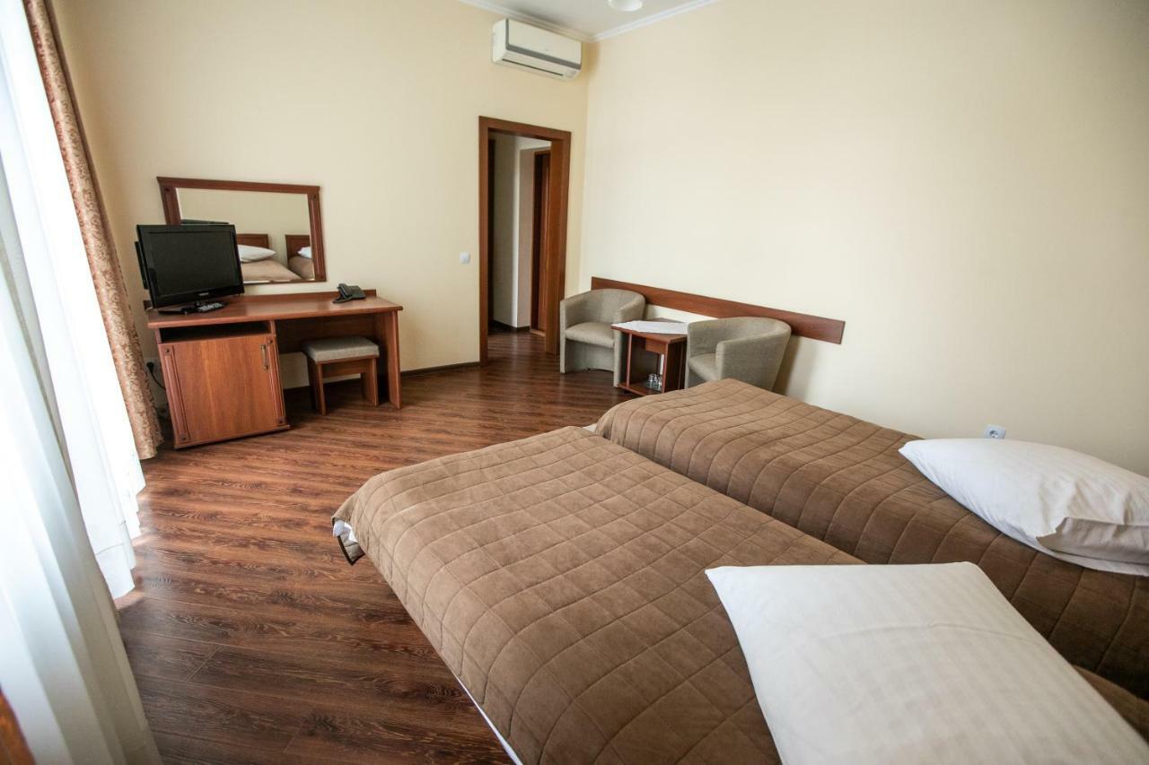 Karpaty Hotel Khust Bagian luar foto